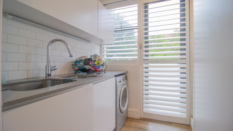 To Let 2 Bedroom Property for Rent in Fresnaye Western Cape